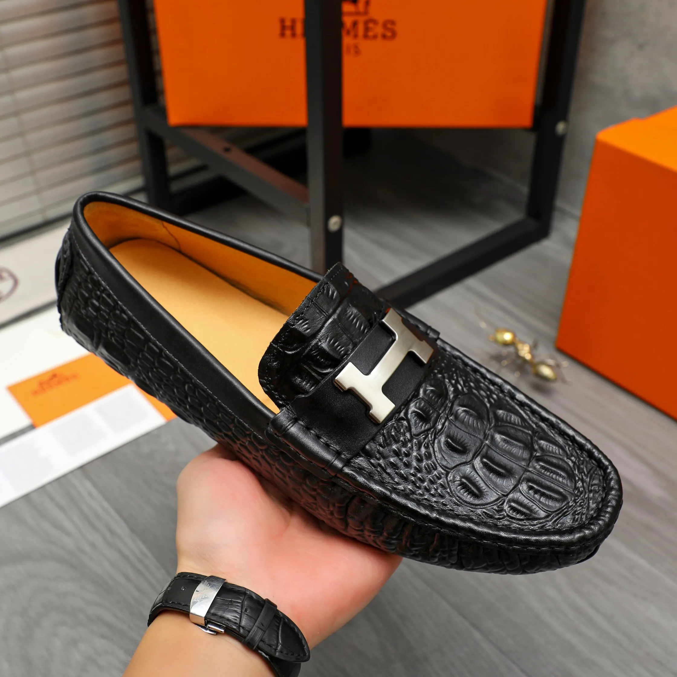 P380 Product trademark: HERMES "Hermes" casual slip-on men's shoes Regular size: 38-44 Product material: Selected crocodile pattern cowhide upper, pigskin lining, rubber outsole